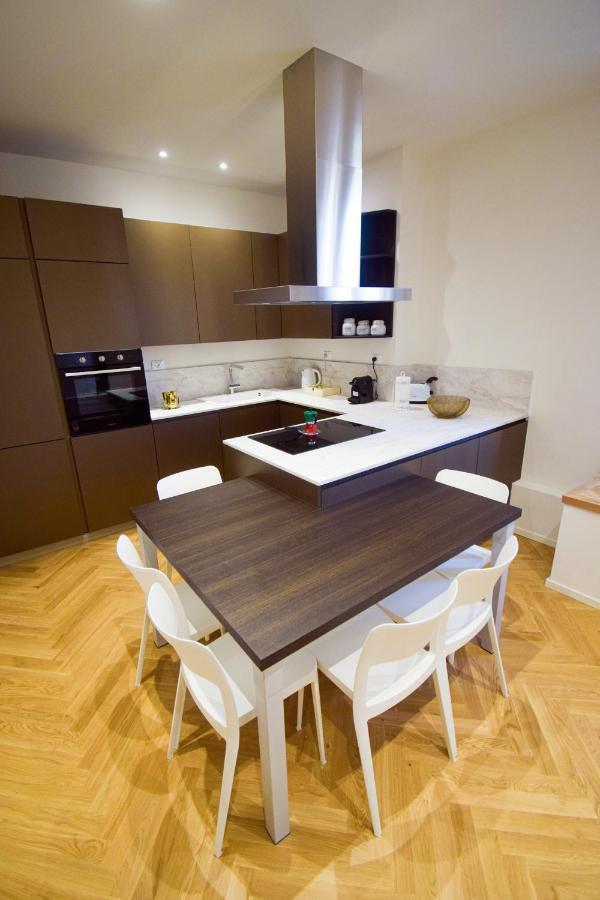 Sibilla Suite Apartment - Via Piella 14 ボローニャ エクステリア 写真