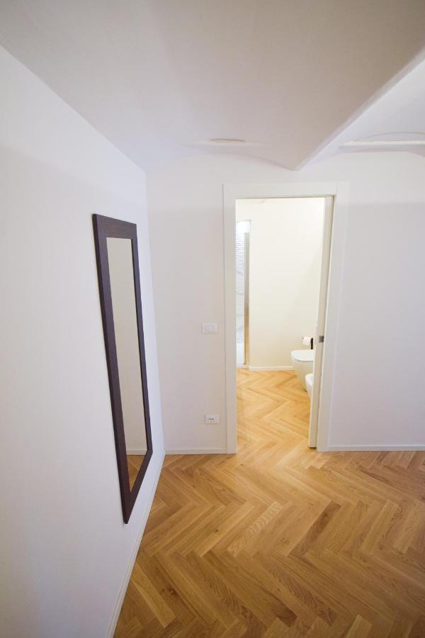 Sibilla Suite Apartment - Via Piella 14 ボローニャ エクステリア 写真